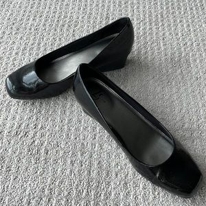 LifeStride patent leather wedge shoe, size 7